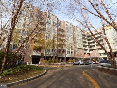 513 W BROAD STREET, Unit 713, FALLS CHURCH, VA 22046