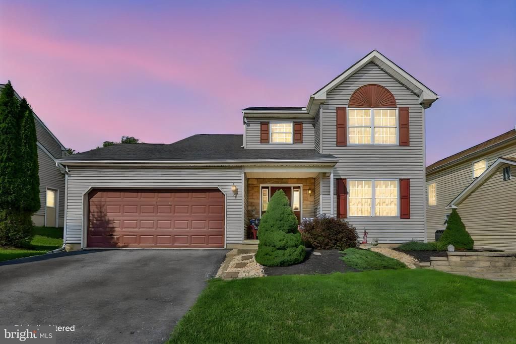 5016 FOXRUN LANE , WHITEHALL, PA 18052