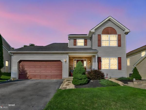 5016 FOXRUN LANE , WHITEHALL, PA 18052