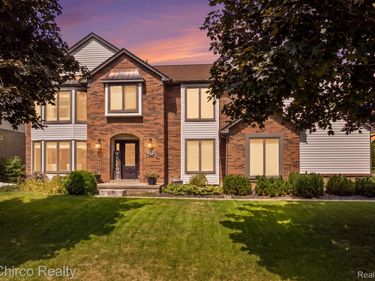 2700 Broadmoor Drive, Rochester Hills, Mi 48309