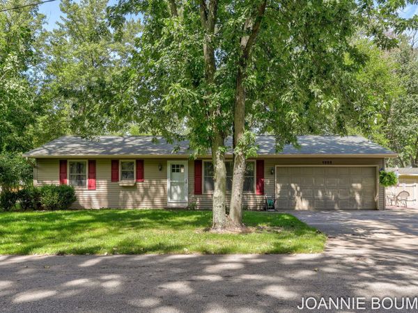 1323 Floral Street, Holland, MI 49423
