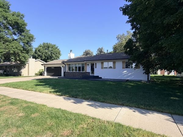  1124 E 11th Ave, Mitchell, SD 57301
