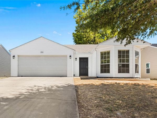 1206 Cresent Street , Bentonville, AR 72712