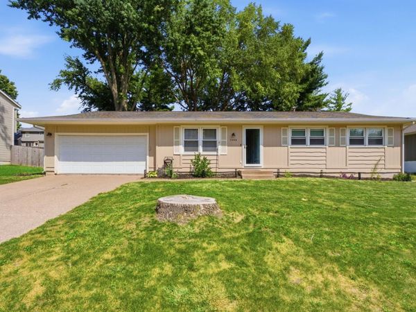 3446 Pleasant Drive , Bettendorf, IA 52722
