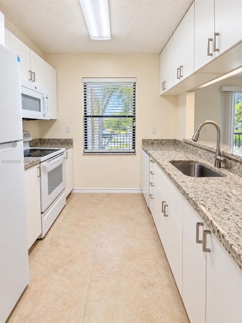 3396 Foxcroft Rd, Unit 316, Miramar, FL 33025 Photo