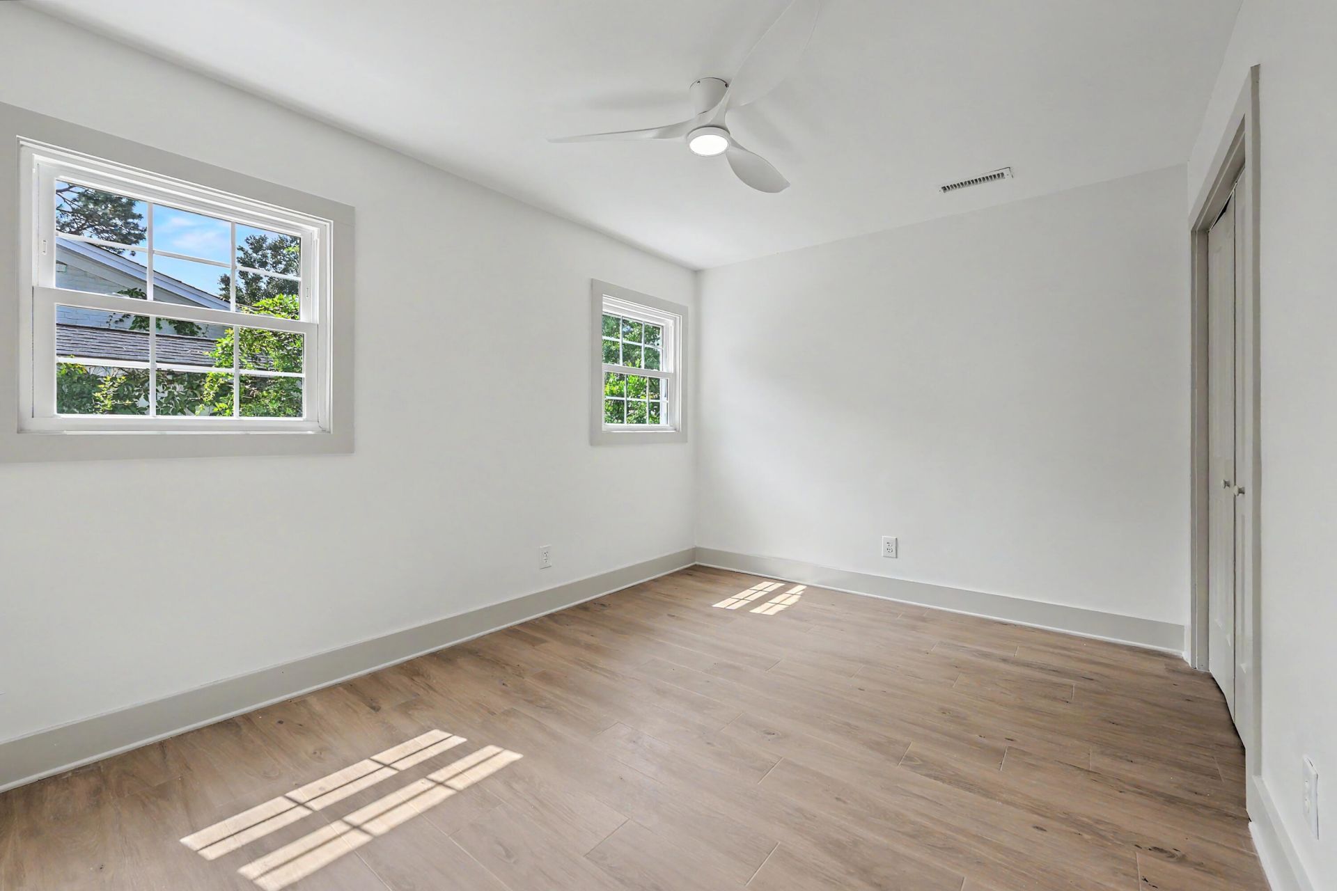 1228 Oakcrest Drive Photo 28