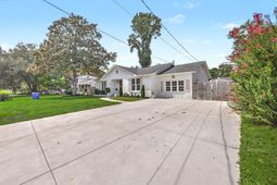 1228 Oakcrest Drive photo 4