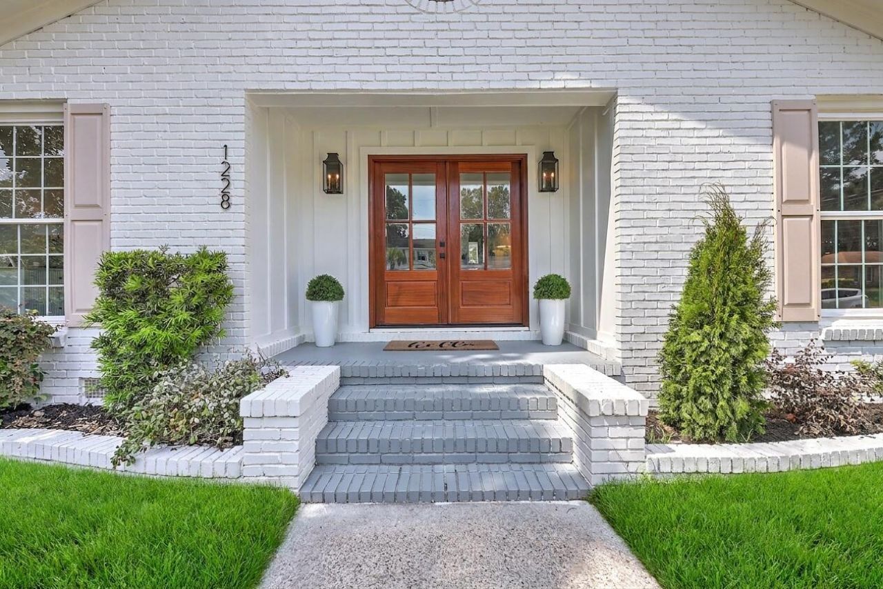 1228 Oakcrest Drive Photo 4