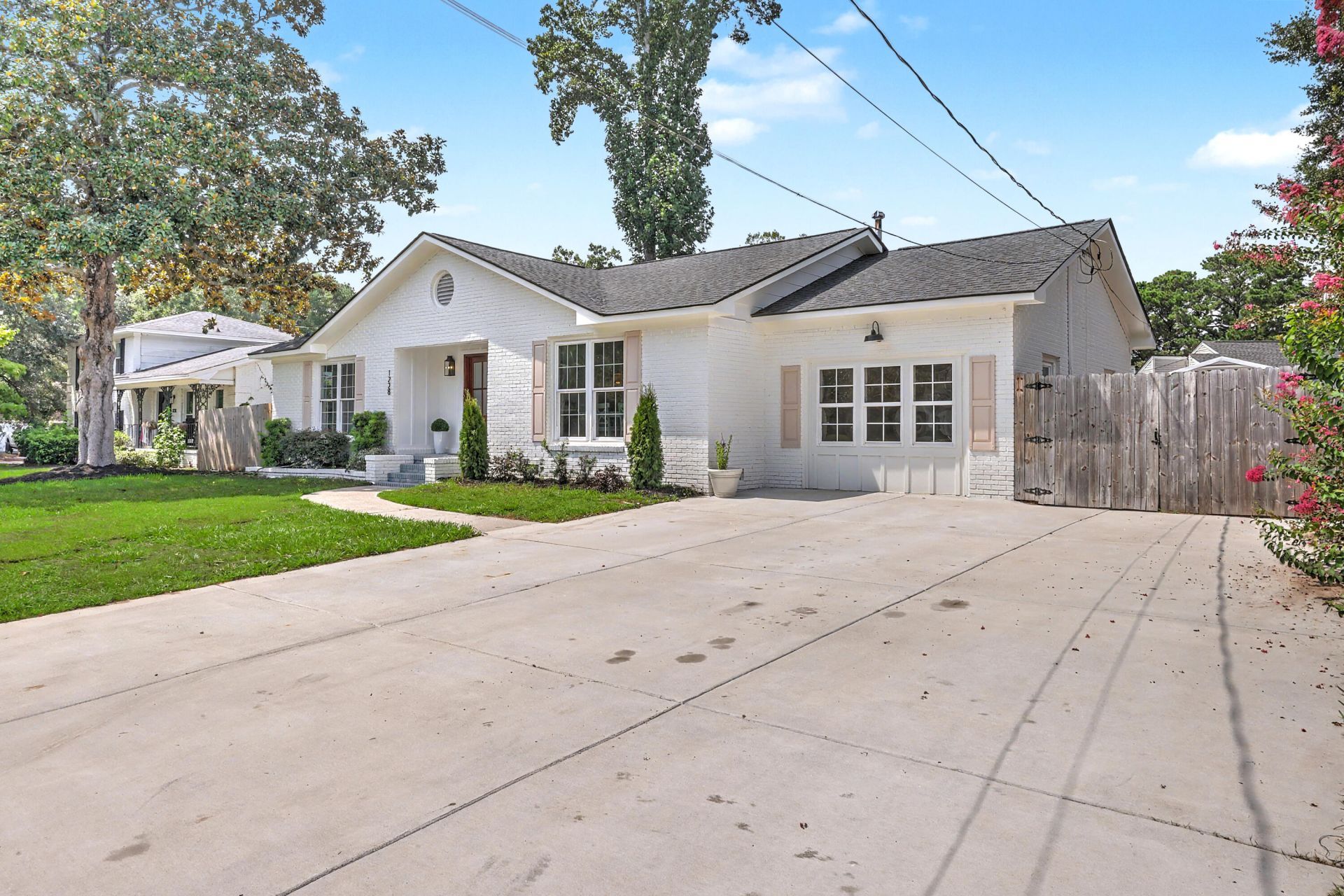 1228 Oakcrest Drive Photo 6