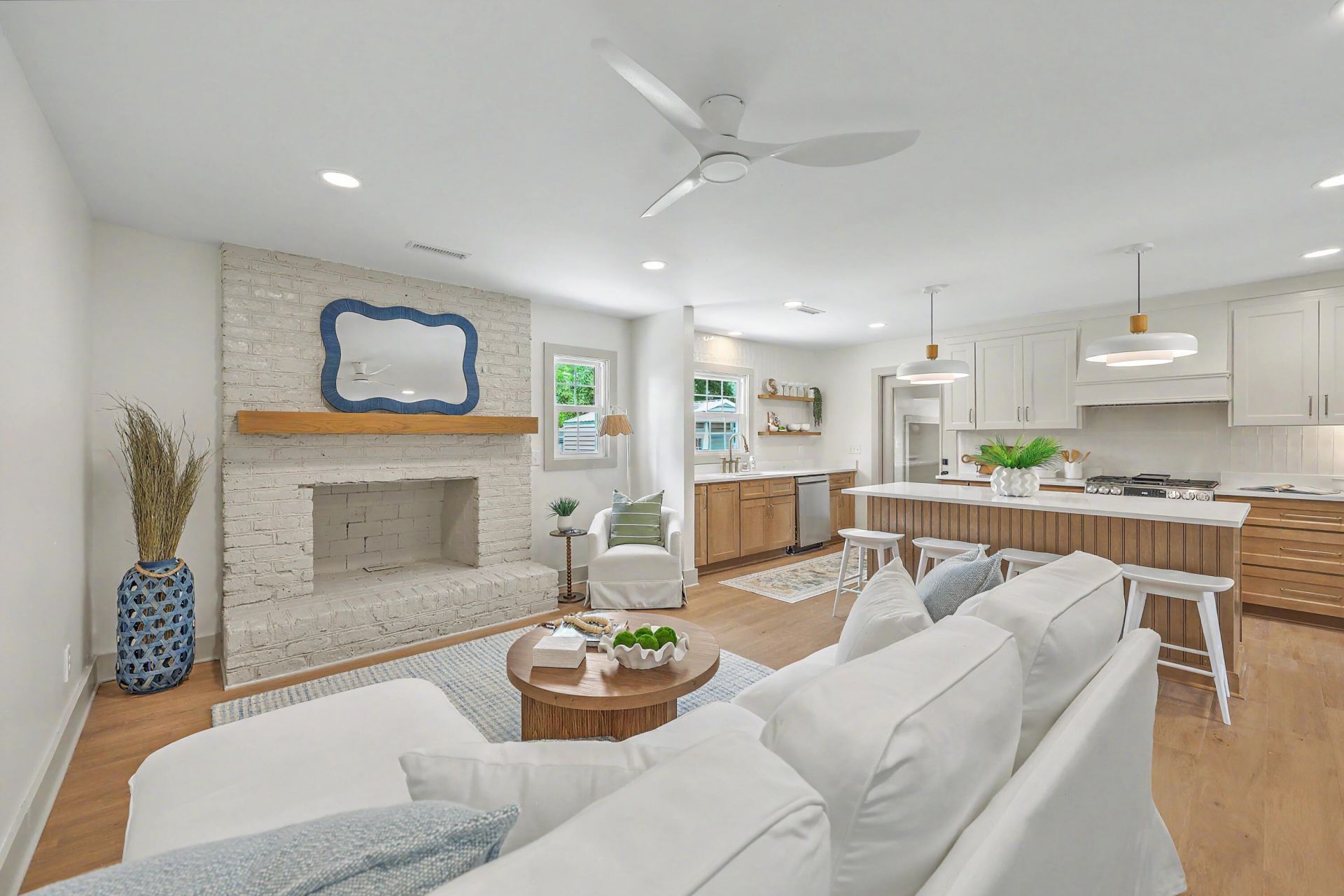 1228 Oakcrest Drive Photo 9