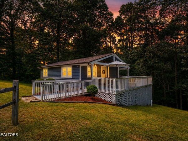 112 Posey Lane, Jacksboro, TN 37757