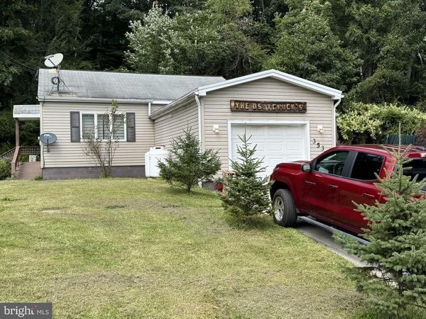353 VALLEY ROAD, POTTSVILLE, PA 17901