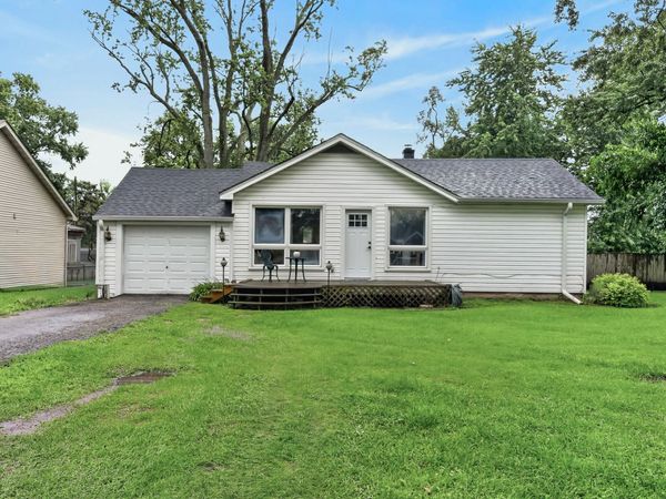 7107 N Oak Street , Wonder Lake, IL 60097