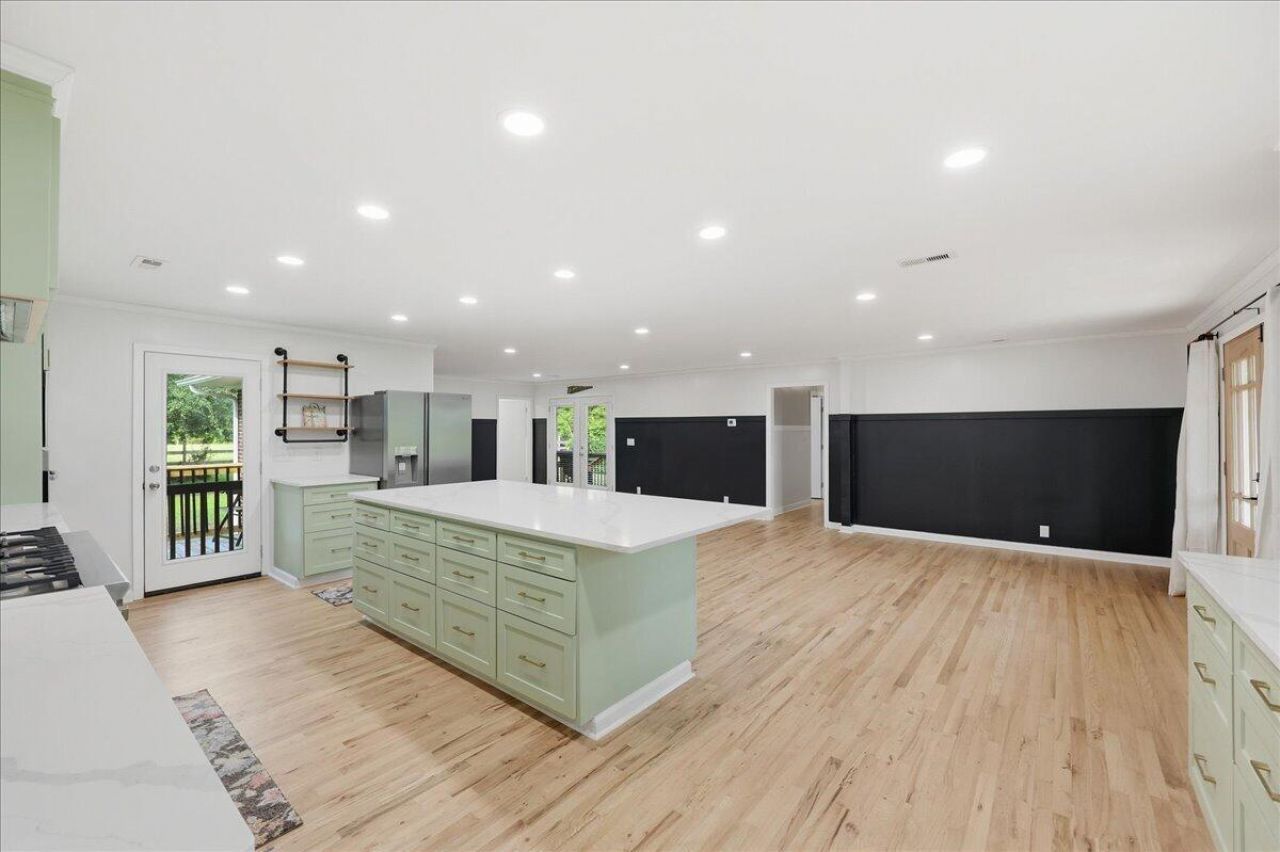 918 Friendship Road Photo 11
