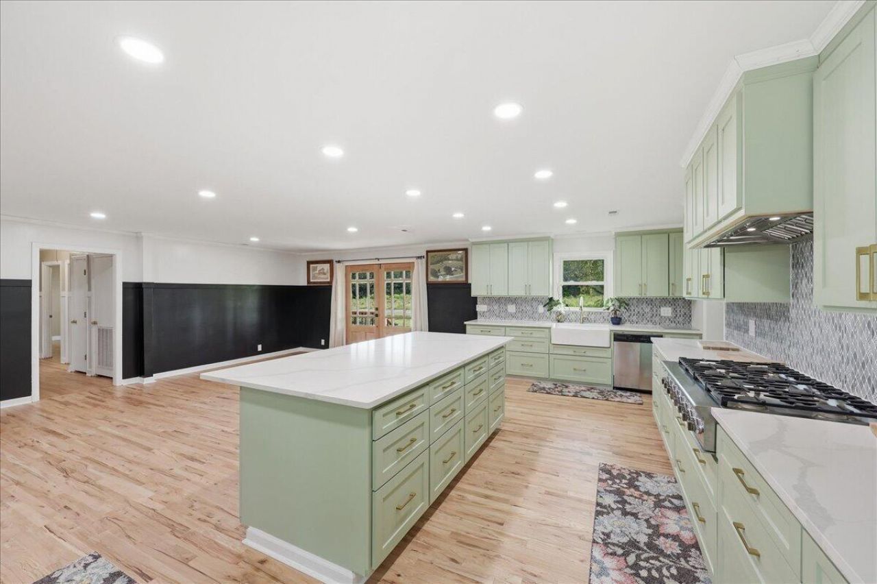 918 Friendship Road Photo 15