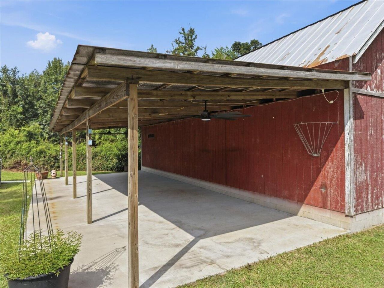 918 Friendship Road Photo 52