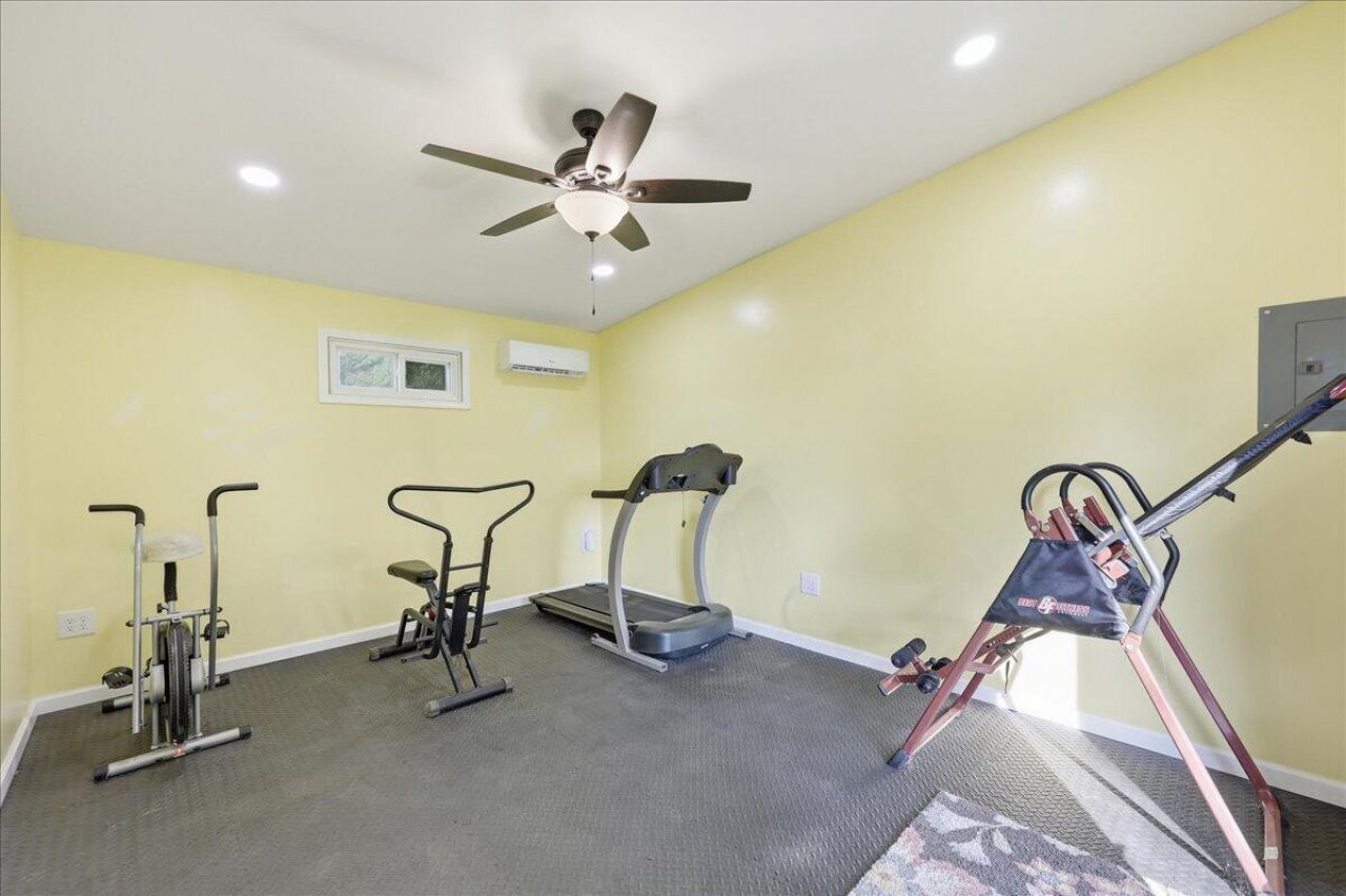 918 Friendship Road Photo 64