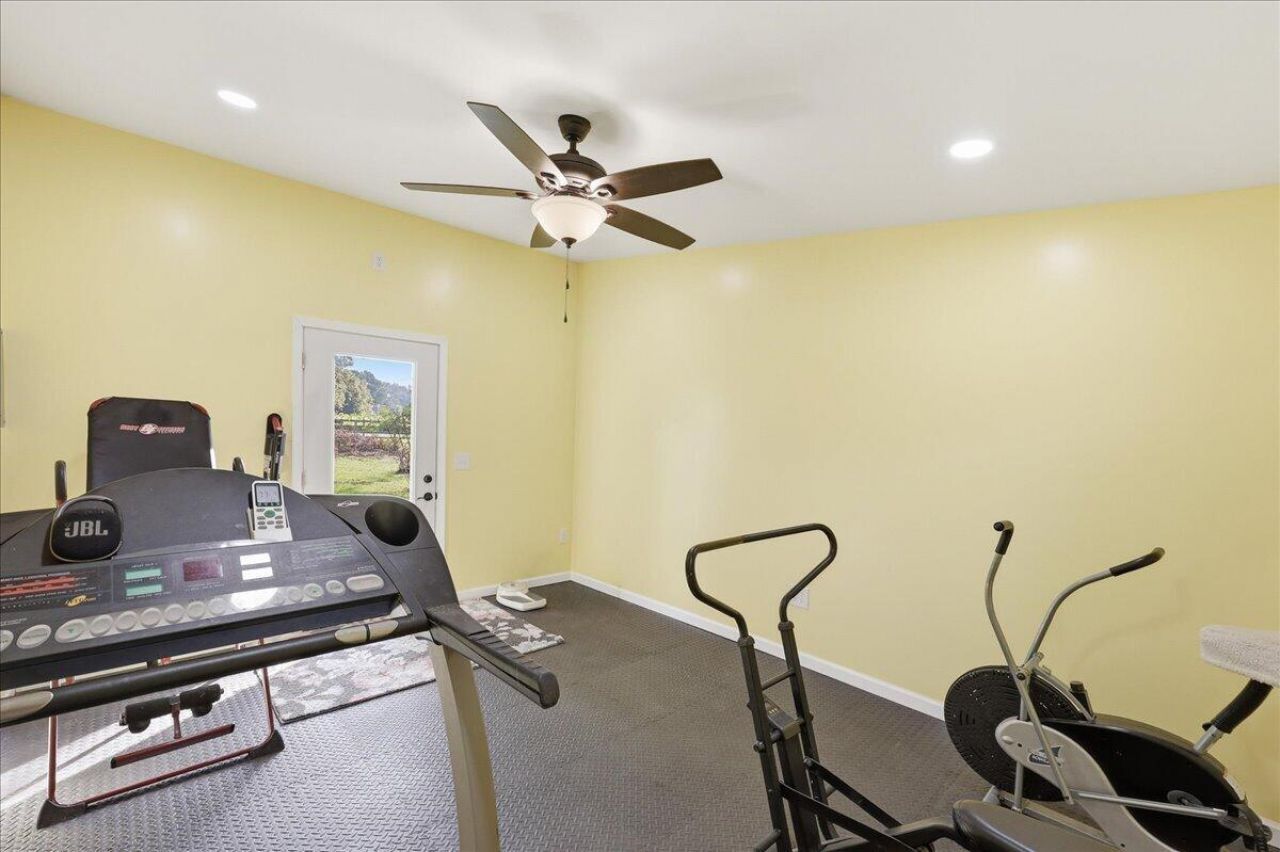 918 Friendship Road Photo 65