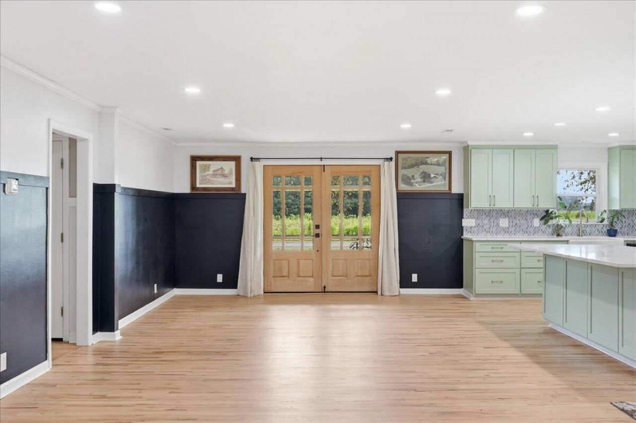 918 Friendship Road Photo 9