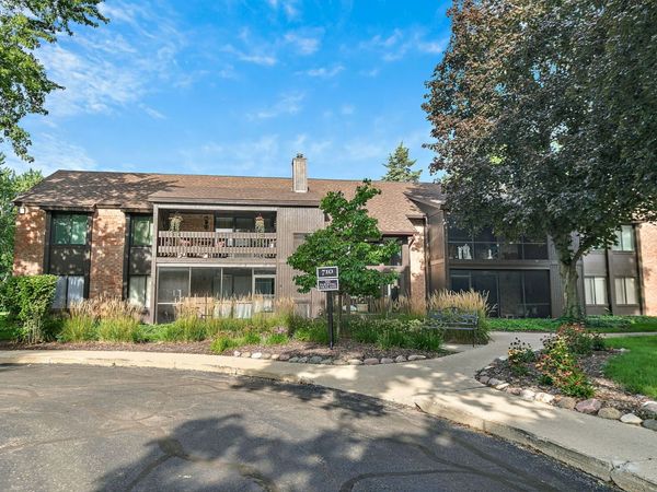 710 Saint Andrews Lane, Unit 22, Crystal Lake, IL 60014