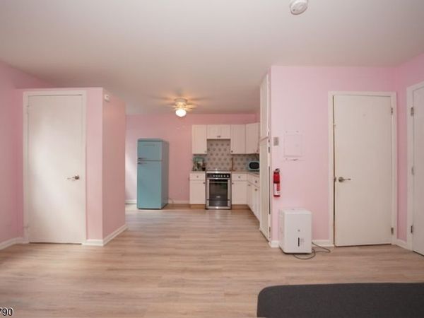 15 Forest St, Unit 11, Montclair, NJ 07042