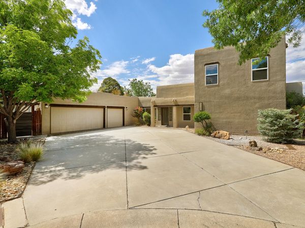 6425 Guadalupe Place NW, Los Ranchos, NM 87107