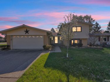 9498 Bassett Street , Livonia, Mi 48150