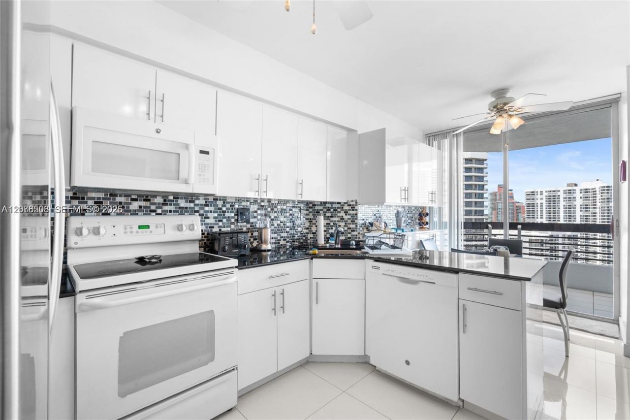 19195 NE 36th Ct , Unit 2502, Aventura, FL 33180 Photo