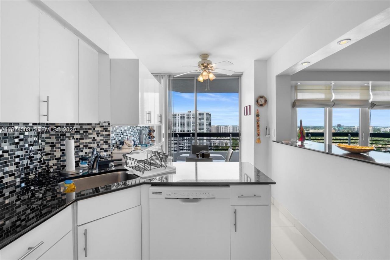 19195 NE 36th Ct , Unit 2502, Aventura, FL 33180 Photo