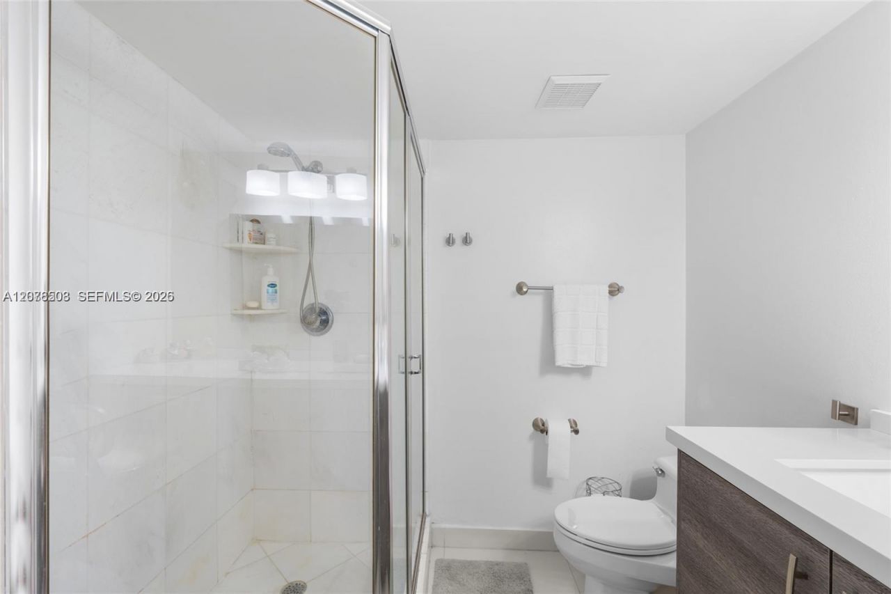 19195 NE 36th Ct , Unit 2502, Aventura, FL 33180 Photo