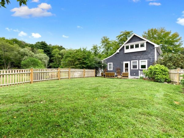 52 Bridge St, Hamilton, MA 01982