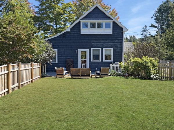 52 Bridge St, Hamilton, MA 01982