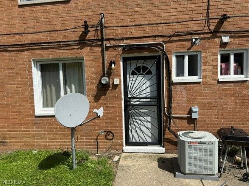 4906 Banbury Court, Unit 6, Warrensville Heights, OH 44128 Photo 2