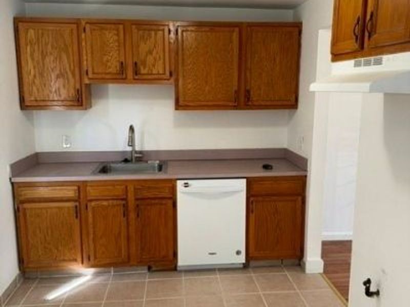 4906 Banbury Court, Unit 6, Warrensville Heights, OH 44128 Photo 8