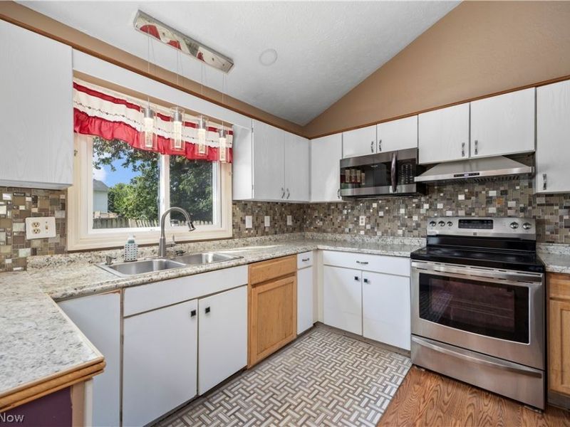4101 Ivanhoe Drive, Lorain, OH 44053 Photo 8