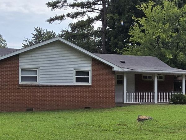 310 Sheriff Dr, Clarksville, TN 37042