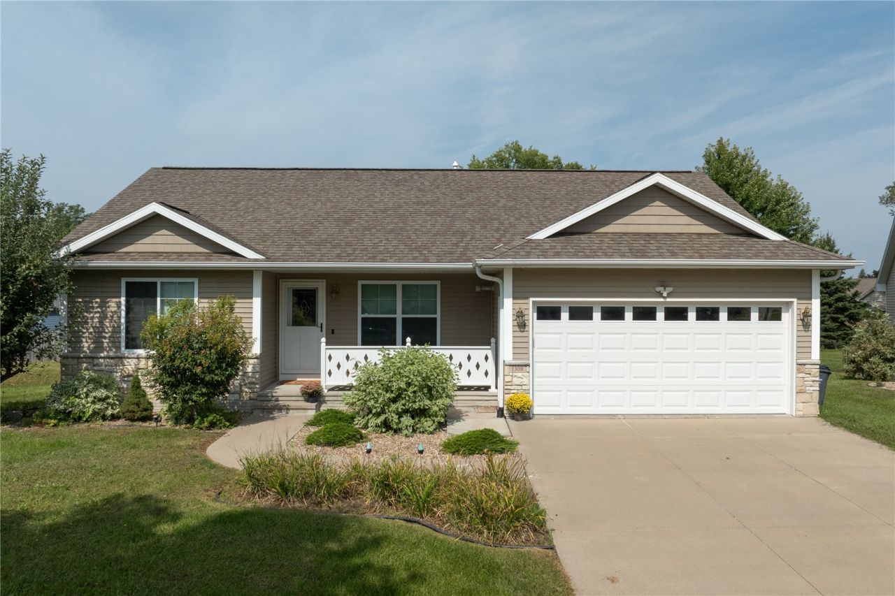 1308 Deer Run Ne, Cedar Rapids, IA 52402 Main Photo