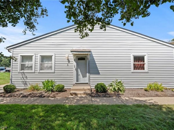 2542 Royal County Down , Unit A, Uniontown, OH 44685