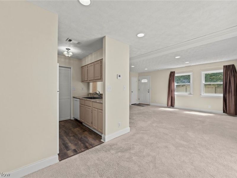 2542 Royal County Down, Unit A, Uniontown, OH 44685 Photo 10