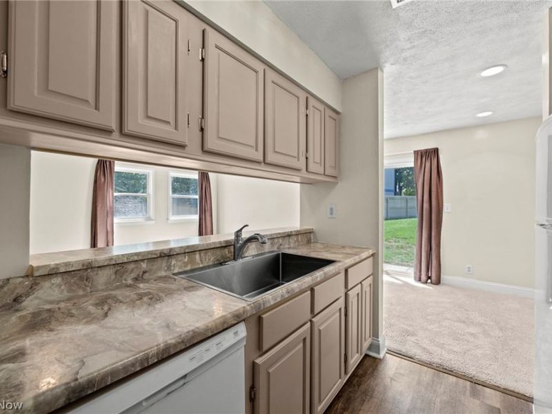 2542 Royal County Down, Unit A, Uniontown, OH 44685 Photo 15