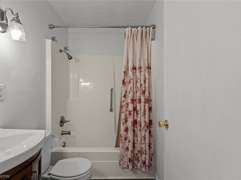2542 Royal County Down, Unit A, Uniontown, OH 44685 Photo 24