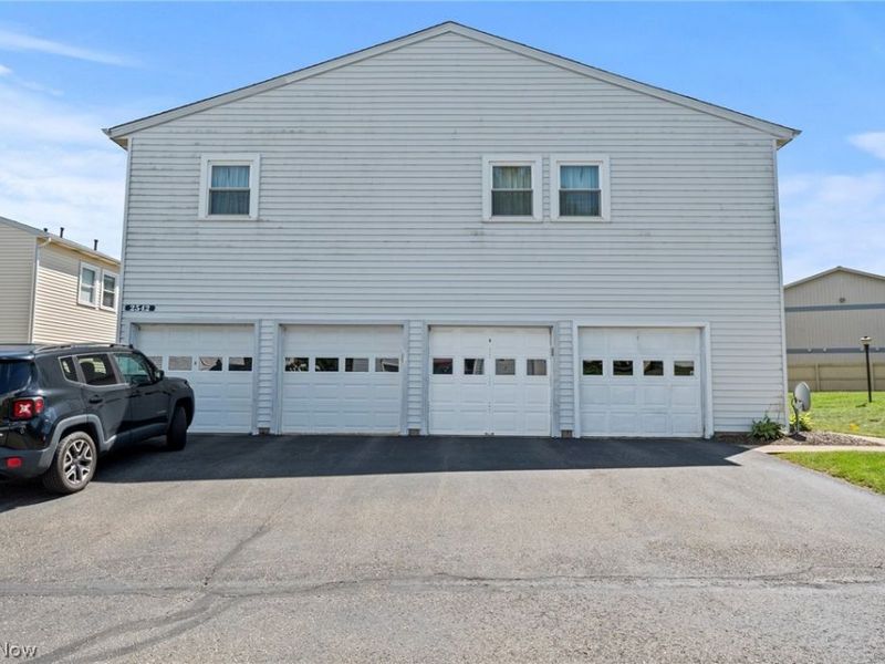 2542 Royal County Down, Unit A, Uniontown, OH 44685 Photo 30