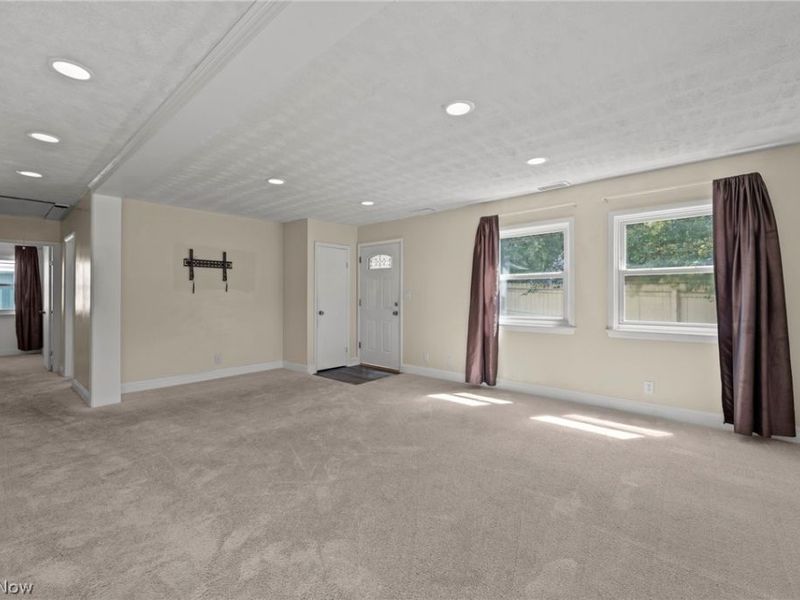 2542 Royal County Down, Unit A, Uniontown, OH 44685 Photo 4