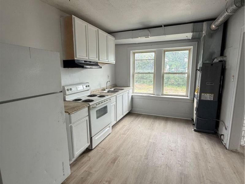976 E 70th Street, Cleveland, OH 44103 Photo 3