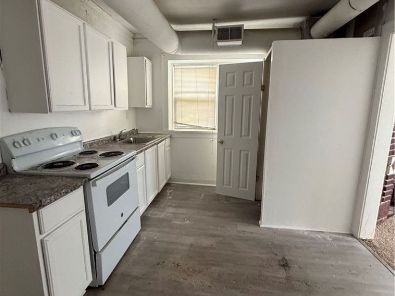 976 E 70th Street, Cleveland, OH 44103 Photo 36