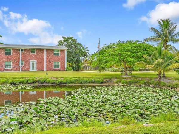 1201 Old Hiatus Rd, Plantation, FL 33323