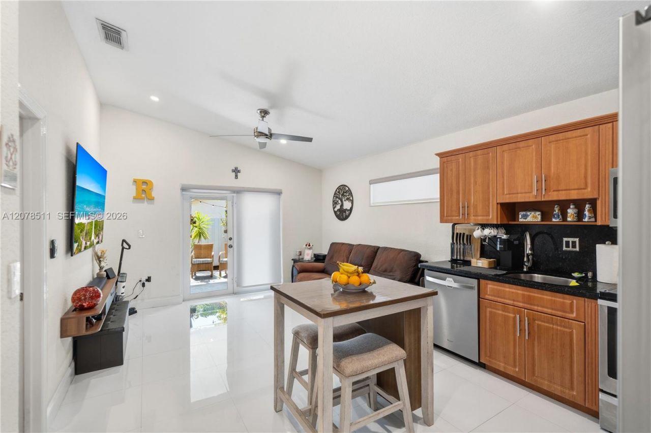 7456 W 34th Ln, Hialeah, FL 33018 Photo