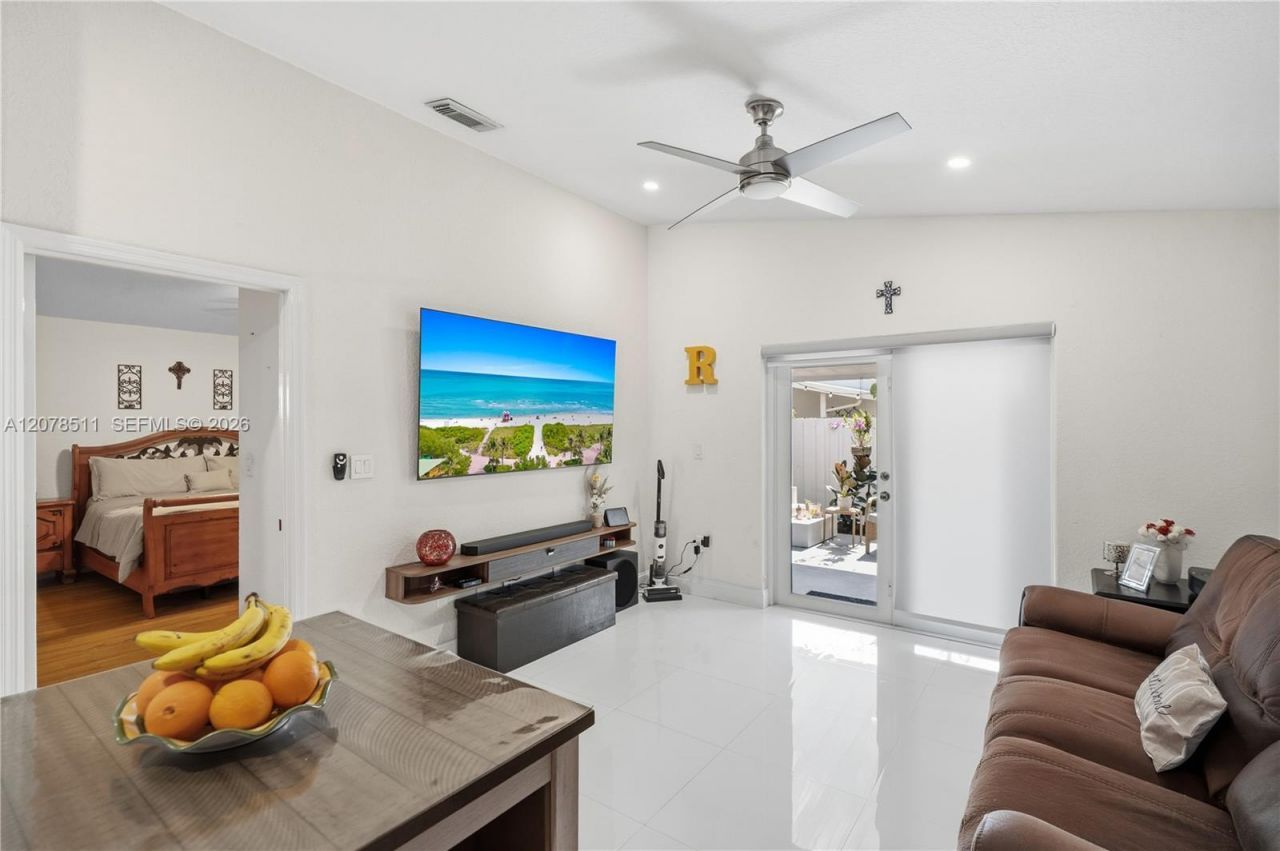 7456 W 34th Ln, Hialeah, FL 33018 Photo
