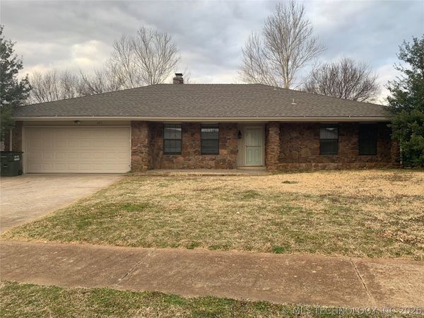 105 E 21st Street , Owasso, OK 74055