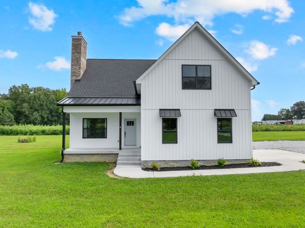 210 Deer Creek Ln, Tullahoma, TN 37388